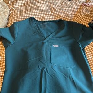 Figs Small Catarina Top Caribbean blue